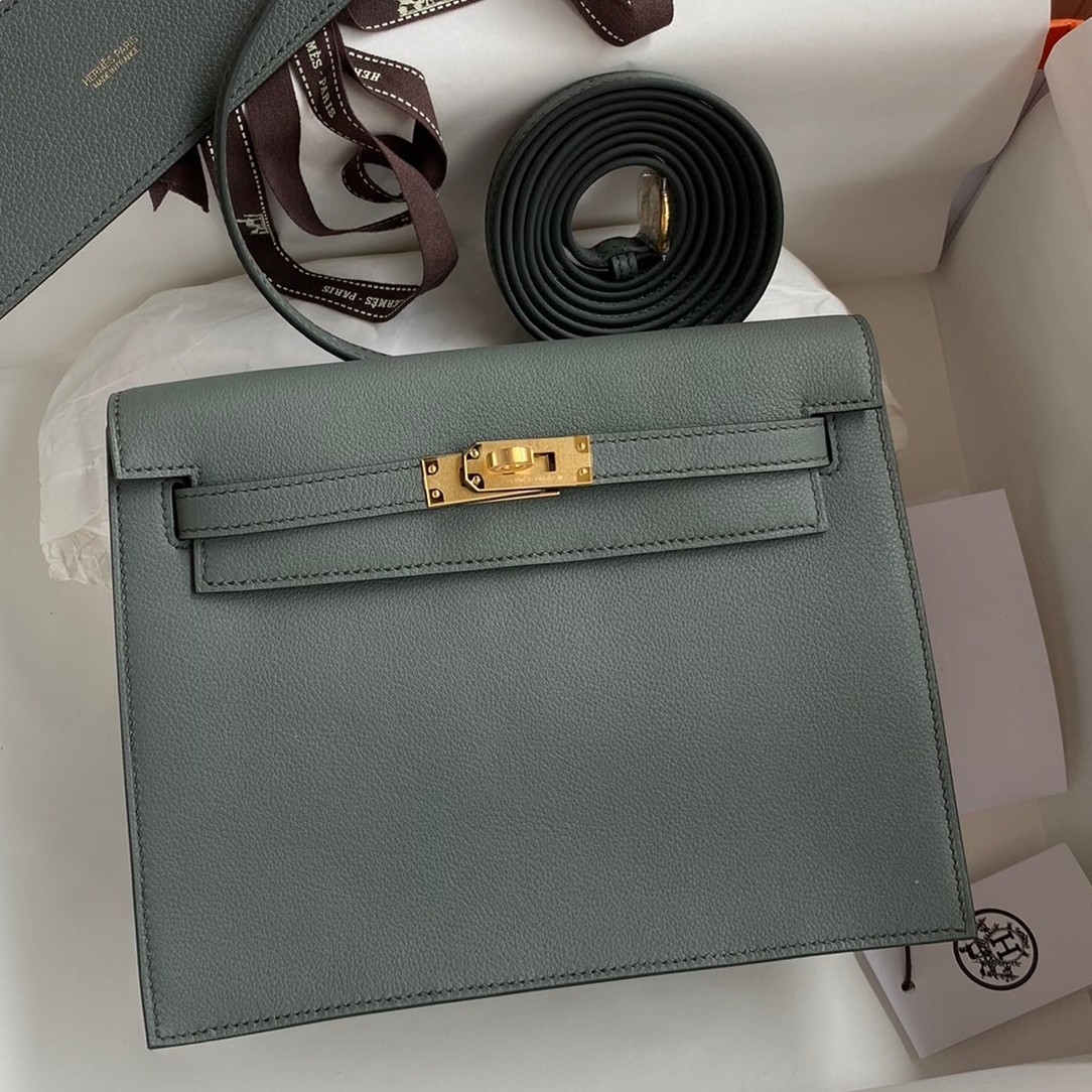 Replica Hermes Lindy Mini Bag In Vert Amande Clemence Leather GHW